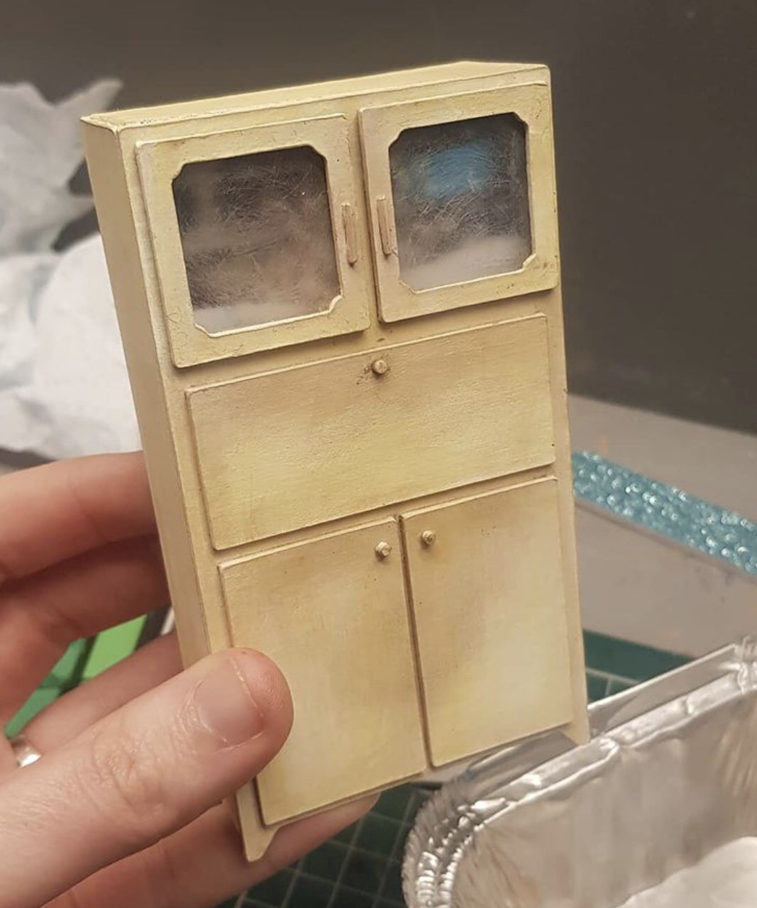 Miniature kitchen cupboards from the mini Bottom flat