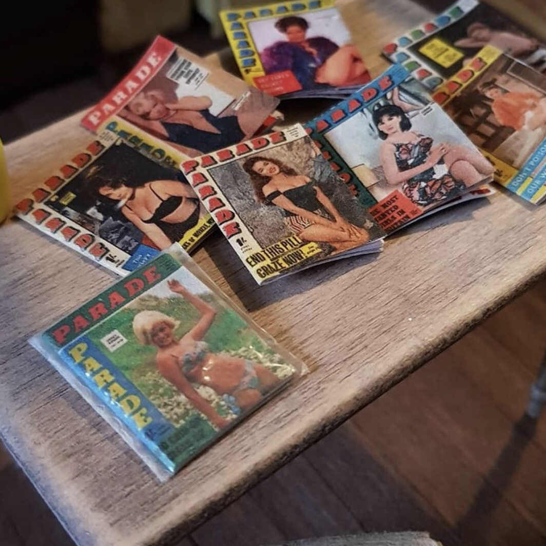 Miniature parade magazines