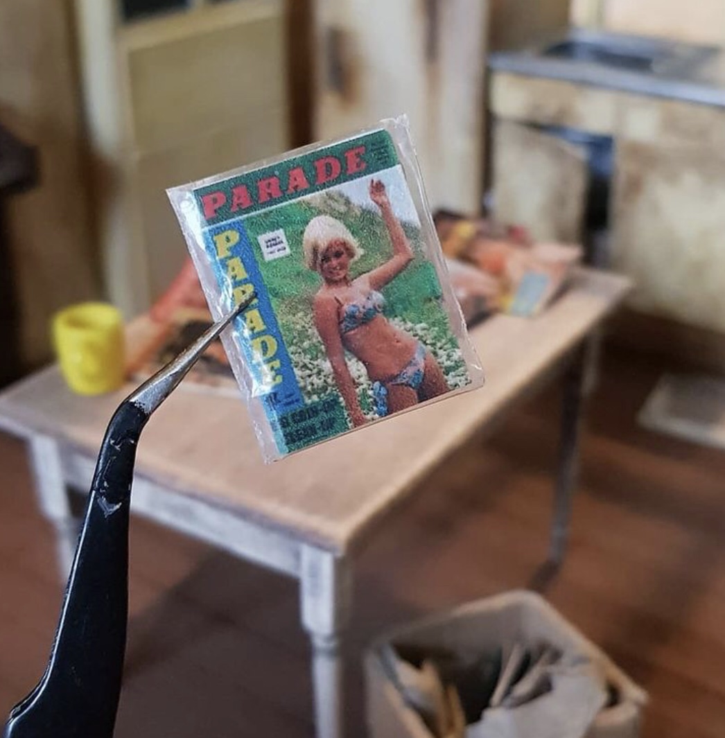 Miniature parade magazine from the mini Bottom flat