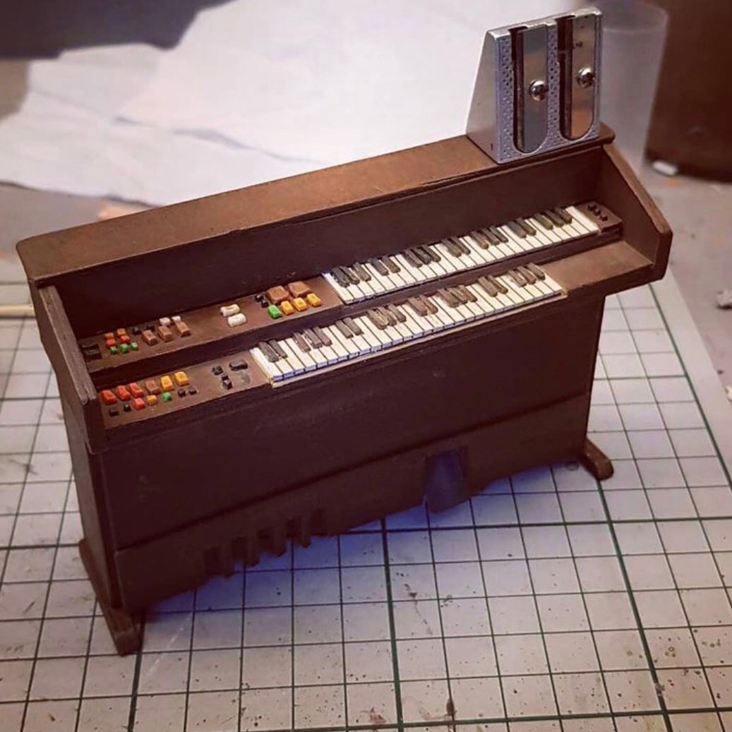 Miniature organ from the mini Bottom flat